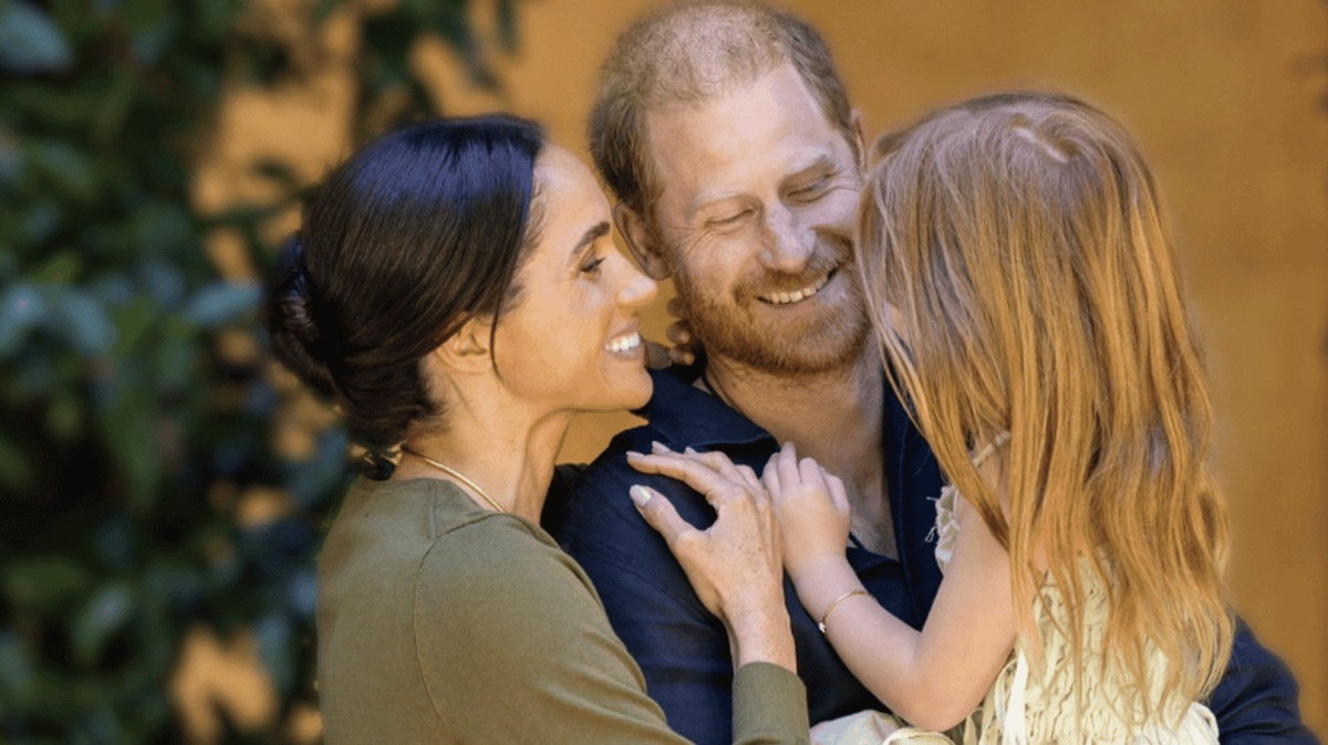"Does That Child Ever Wear Shoes?": The Lilibet Birthday Photo and the Anatomy of a Pile-On
